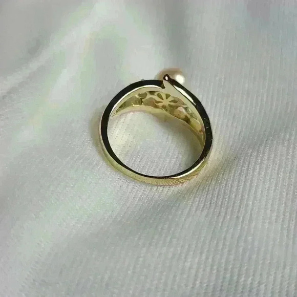 Gold tone pearl rhinestones (CZ ?) Ring size is 6 NWOT - Picture 4 of 16